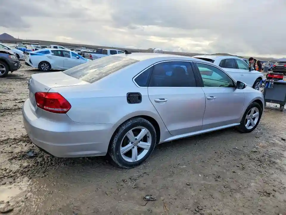 1VWBP7A33CC065107 2012 VOLKSWAGEN PASSAT-2