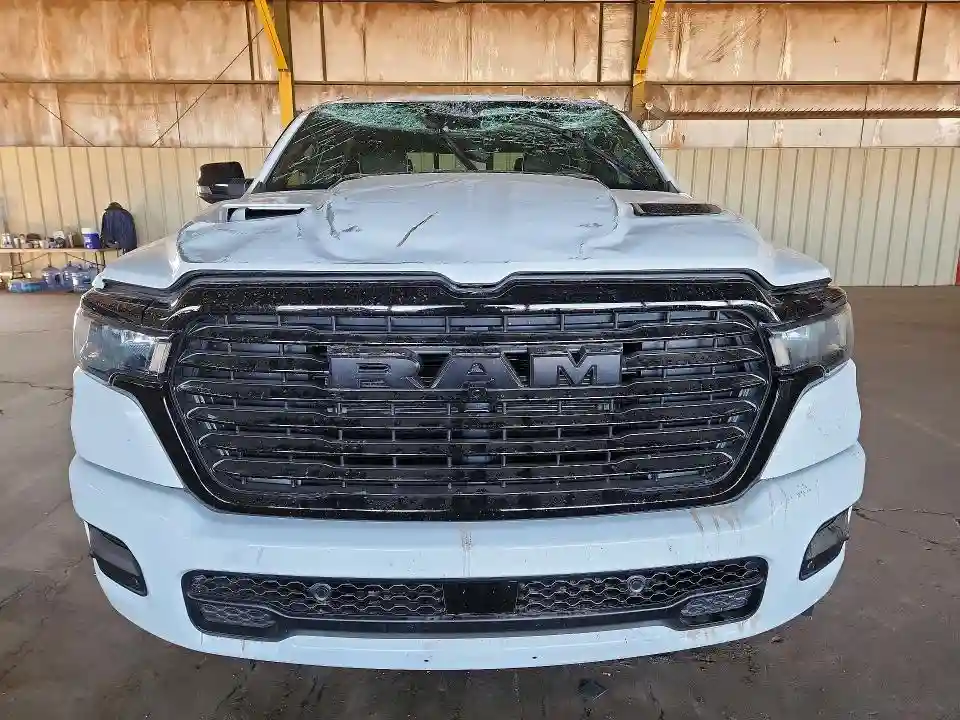 1C6SRFJP5SN766560 2025 RAM 1500-4
