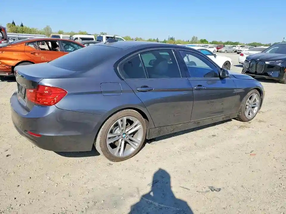 WBA3C1C51DF435689 2013 BMW 3 SERIES-2