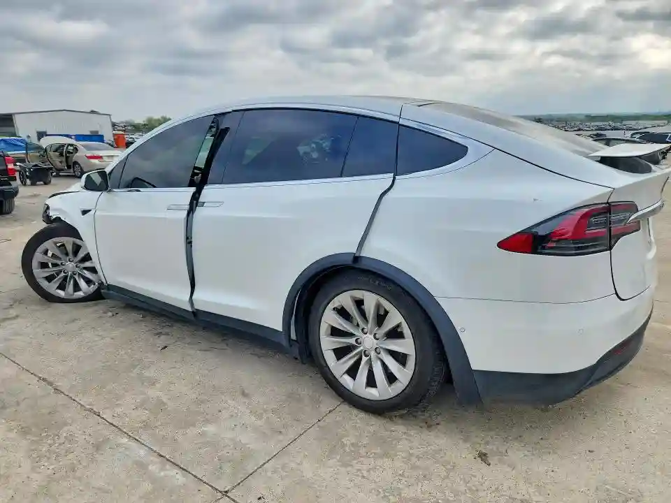 5YJXCAE29LF281601 2020 TESLA MODEL X-1