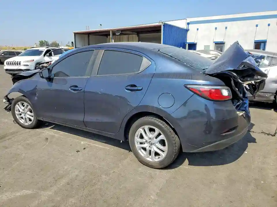 3MYDLBYV9JY324268 2018 TOYOTA YARIS-1