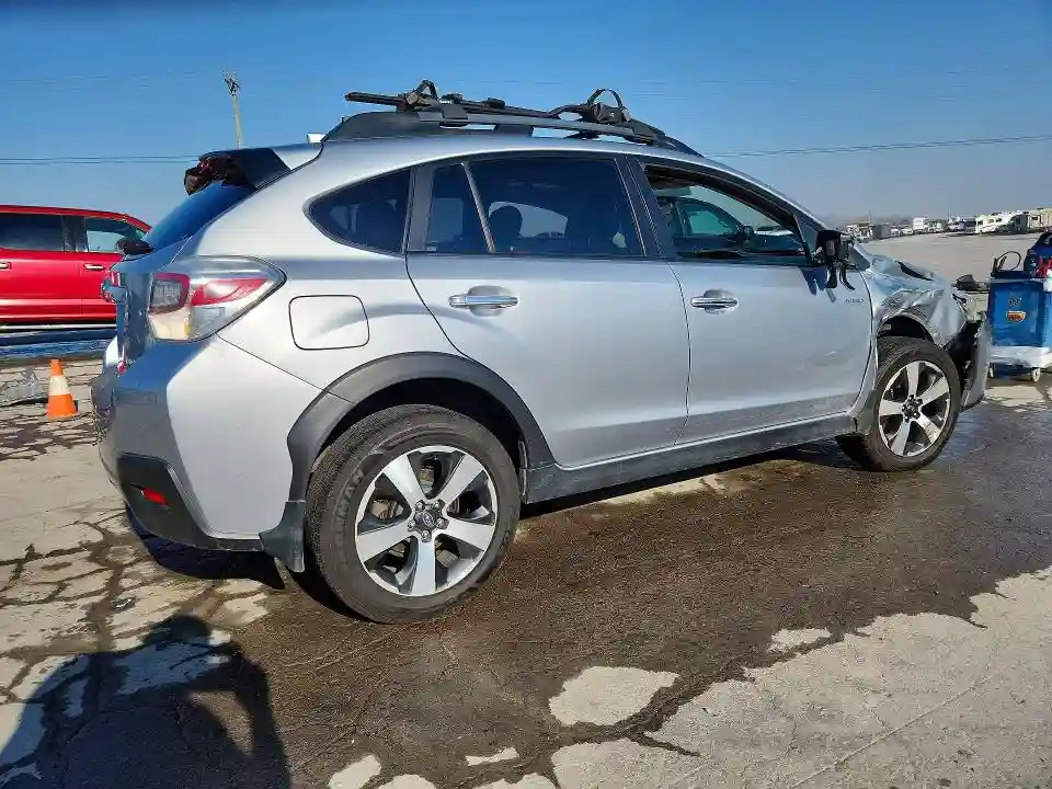 JF2GPBLC3GH260417 2016 SUBARU CROSSTREK-2