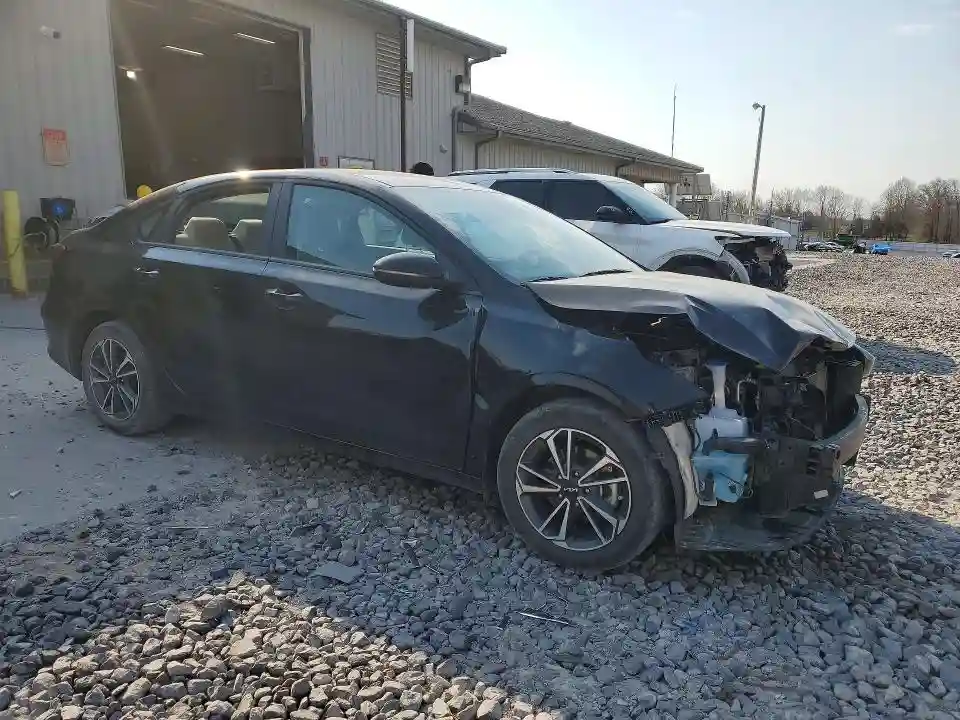 3KPF24AD6PE658100 2023 KIA FORTE-3