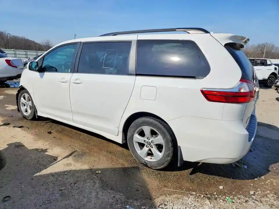 5TDKZ3DC4JS913380 2018 TOYOTA SIENNA-1