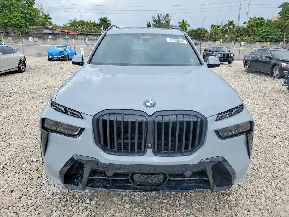 5UX23EM0XS9Y68348 2025 BMW X7-4