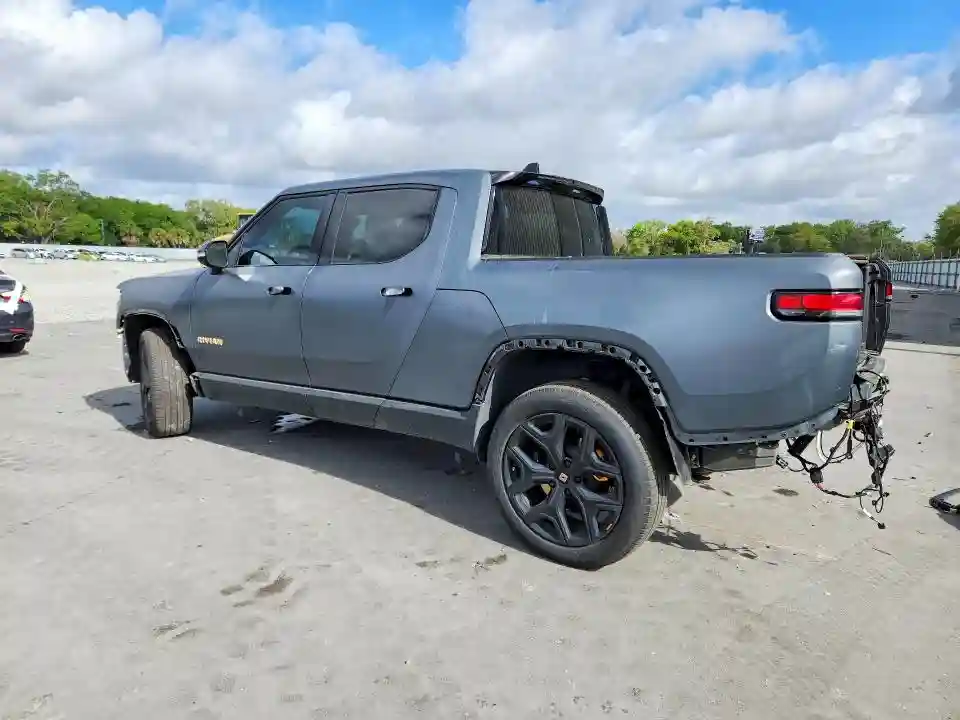7FCTGAAA4PN019695 2023 RIVIAN RIT-1