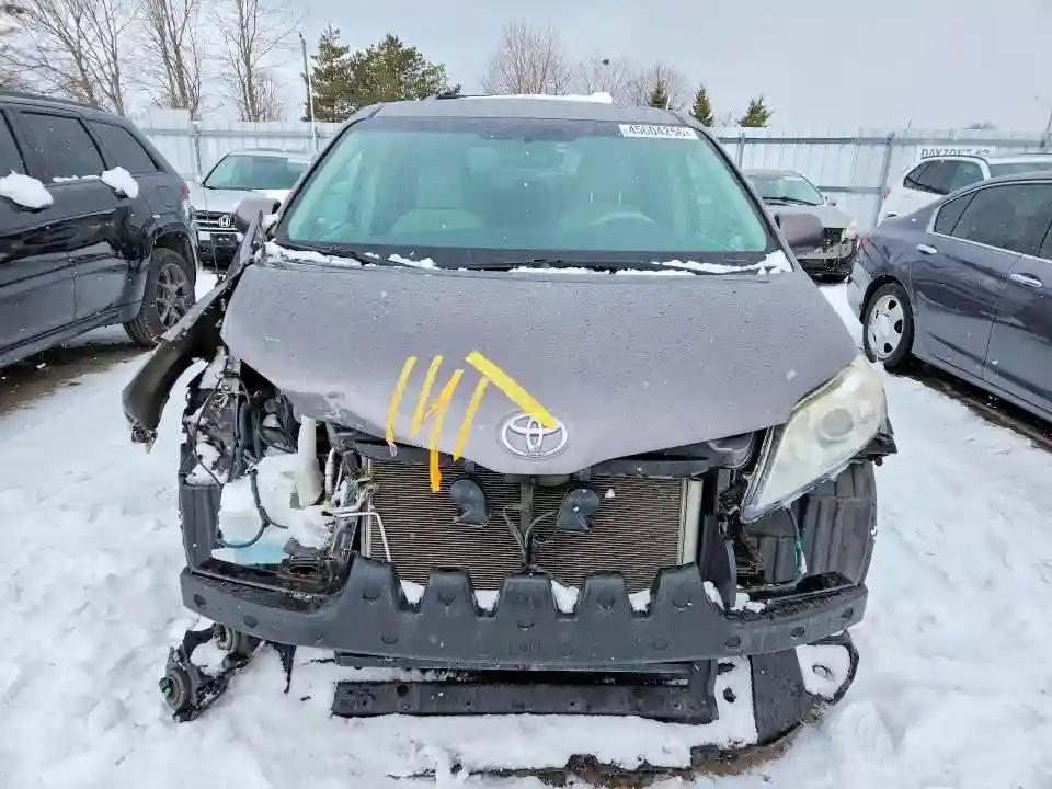 5TDKK3DC8ES476963 2014 TOYOTA SIENNA-4