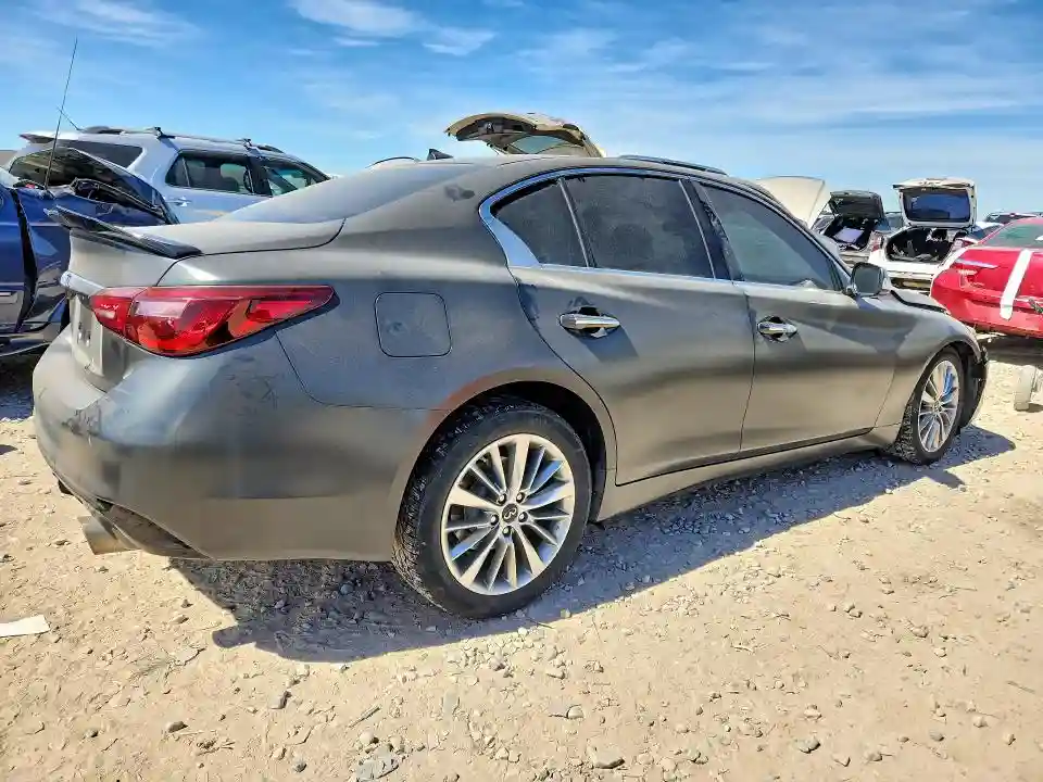 JN1EV7AR6JM440458 2018 INFINITI Q50-2