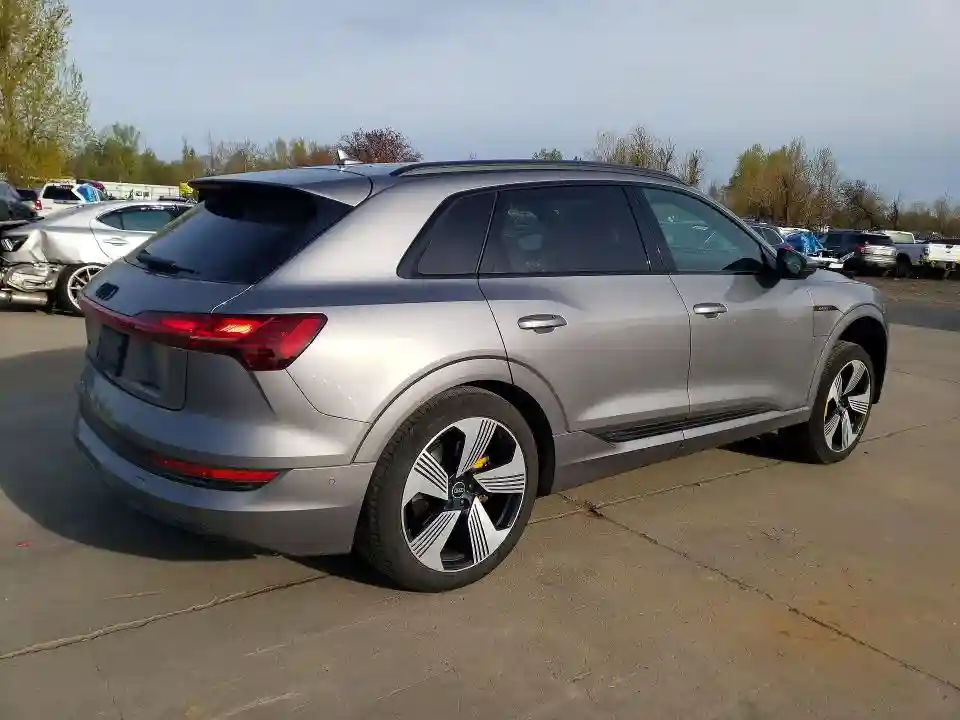WA1LAAGE2NB014103 2022 AUDI E-TRON-2