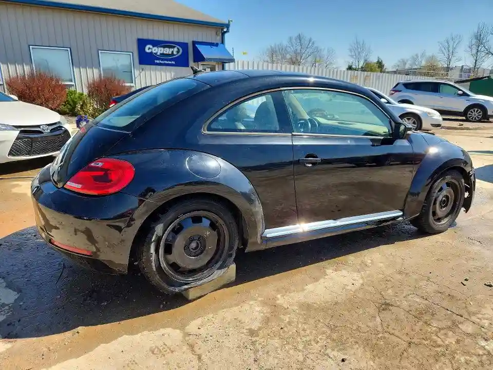 3VWJX7AT9DM681390 2013 VOLKSWAGEN BEETLE-2