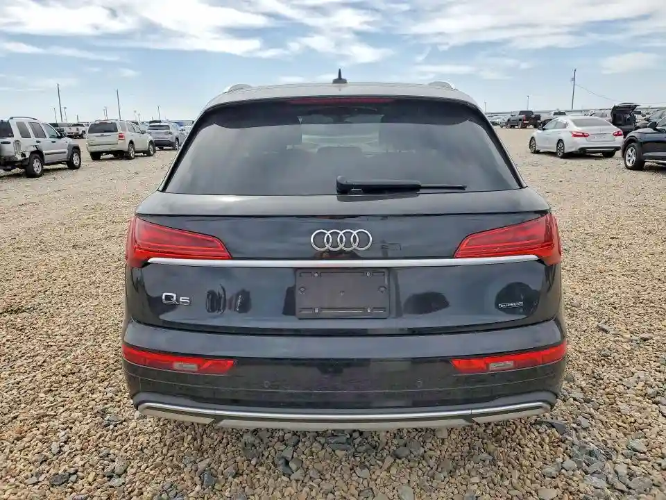 WA1AAAFY9M2075028 2021 AUDI Q5-5