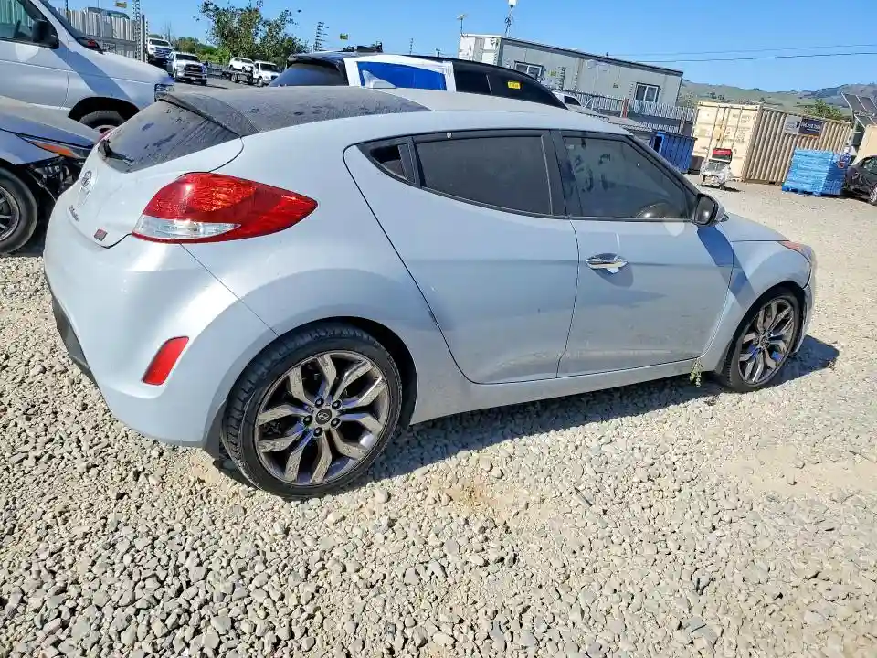KMHTC6AD6FU219745 2015 HYUNDAI VELOSTER-2