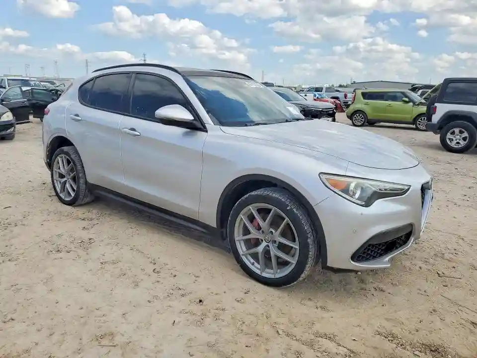 ZASFAKNN8J7B92646 2018 ALFA ROMEO STELVIO-3