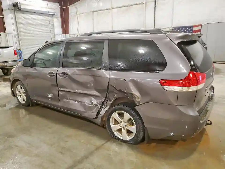 5TDKK3DC8DS345711 2013 TOYOTA SIENNA-1