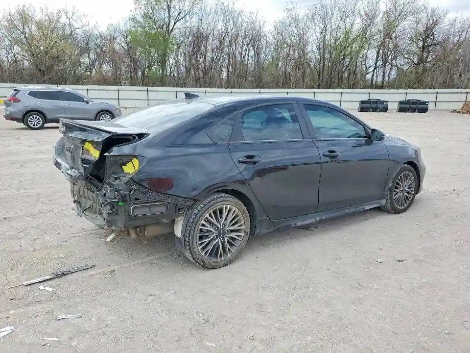 3KPF54AD8RE831304 2024 KIA FORTE-2