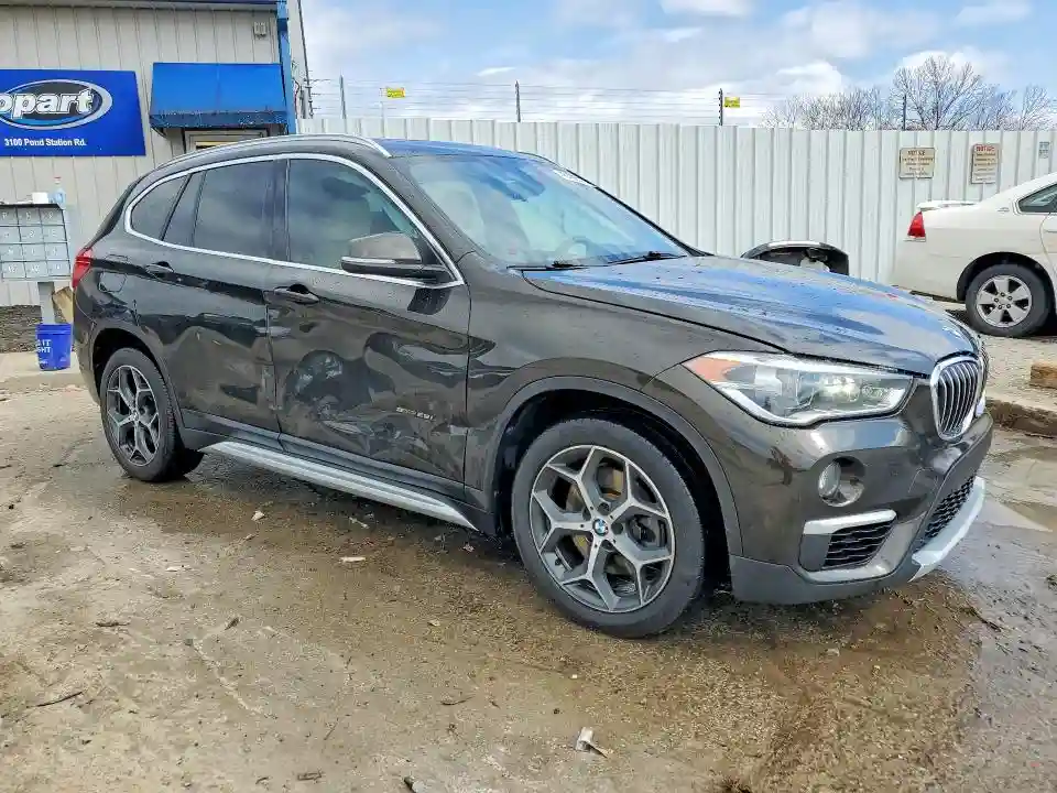 WBXHU7C30J5H43094 2018 BMW X1-3