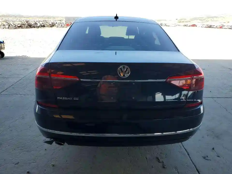 1VWBA7A34JC044569 2018 VOLKSWAGEN PASSAT-5