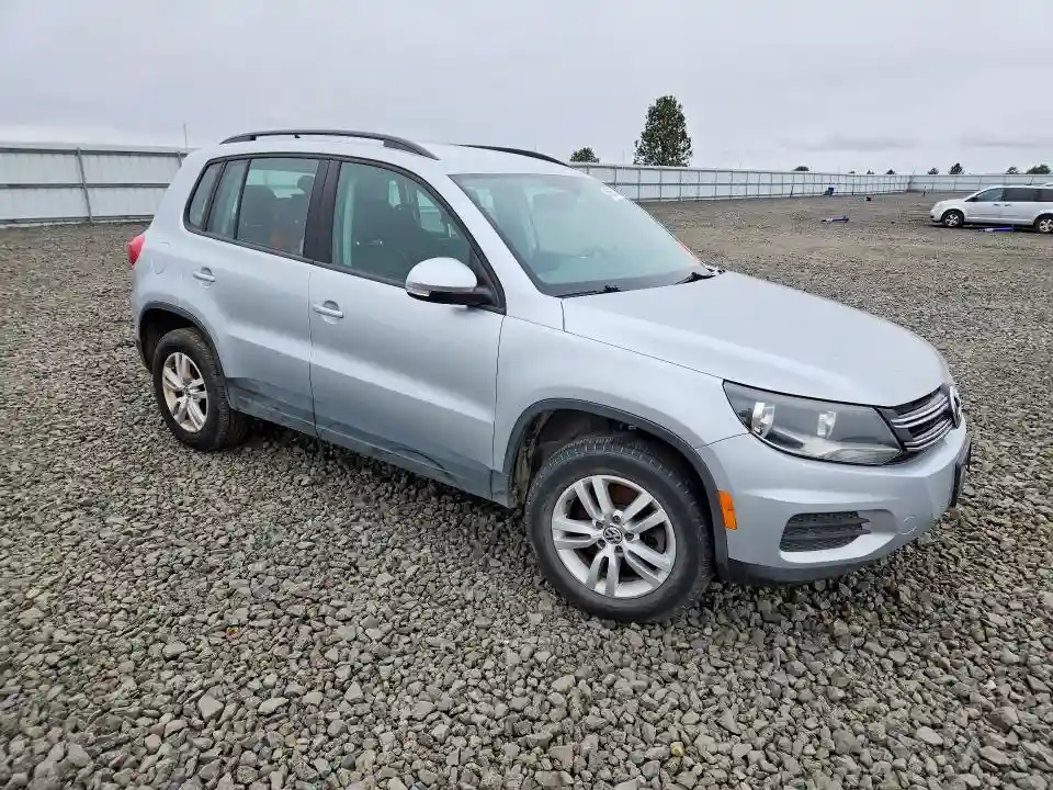 WVGBV7AX5HK017287 2017 VOLKSWAGEN TIGUAN-3