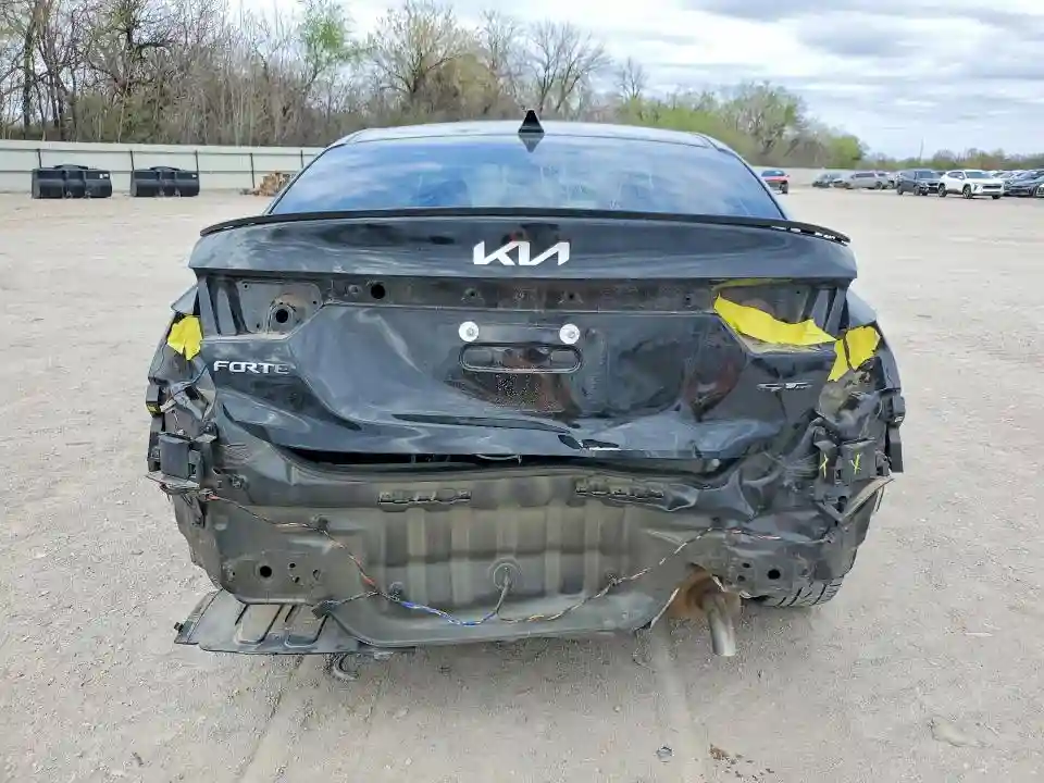 3KPF54AD8RE831304 2024 KIA FORTE-5