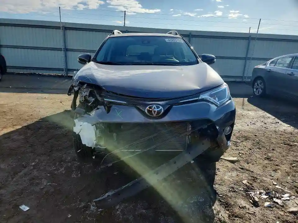 JTMRFREV4HJ110554 2017 TOYOTA RAV4-4