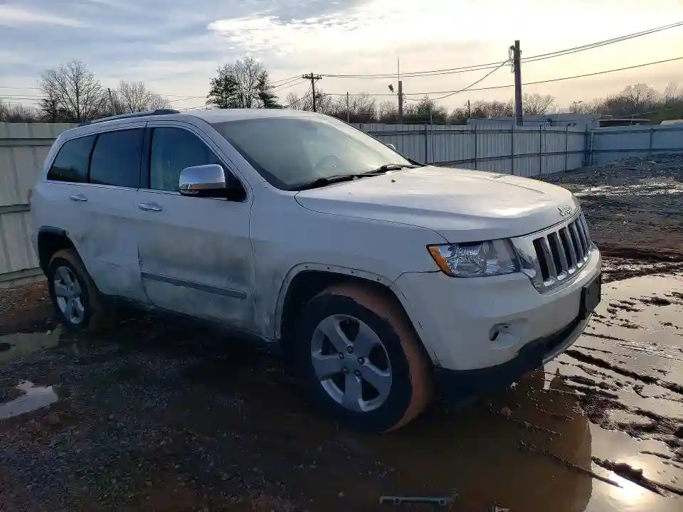 1J4RR5GG3BC745351 2011 JEEP GRAND CHEROKEE-3