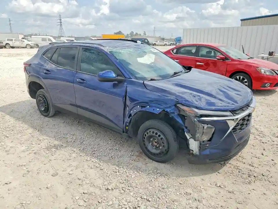 KL77LHE24RC136901 2024 CHEVROLET TRAX-3