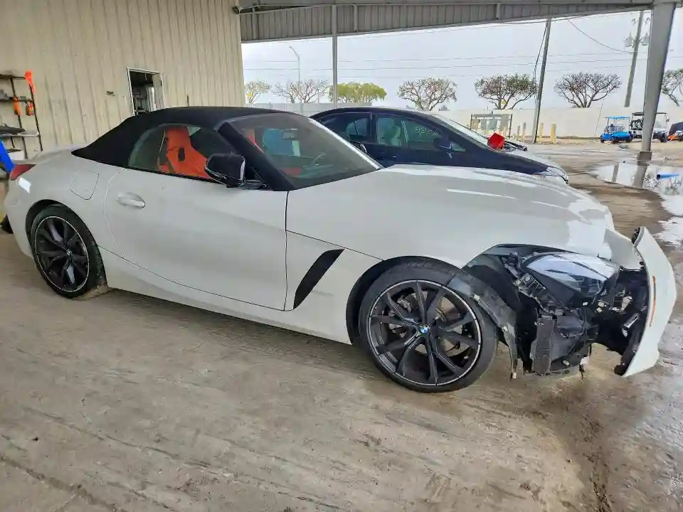 WBAHF3C02PWY15707 2023 BMW Z4-3