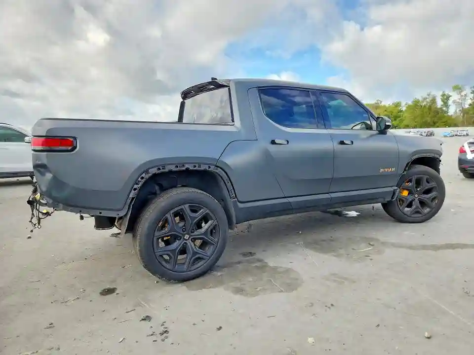 7FCTGAAA4PN019695 2023 RIVIAN RIT-2