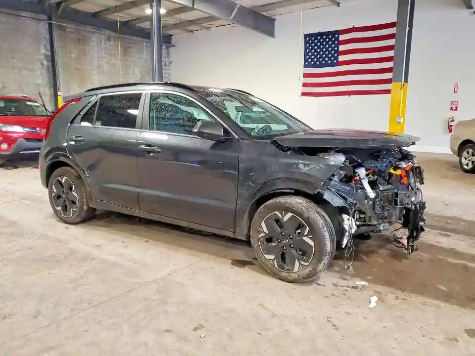 KNDCR3L16P5053288 2023 KIA NIRO EV-3