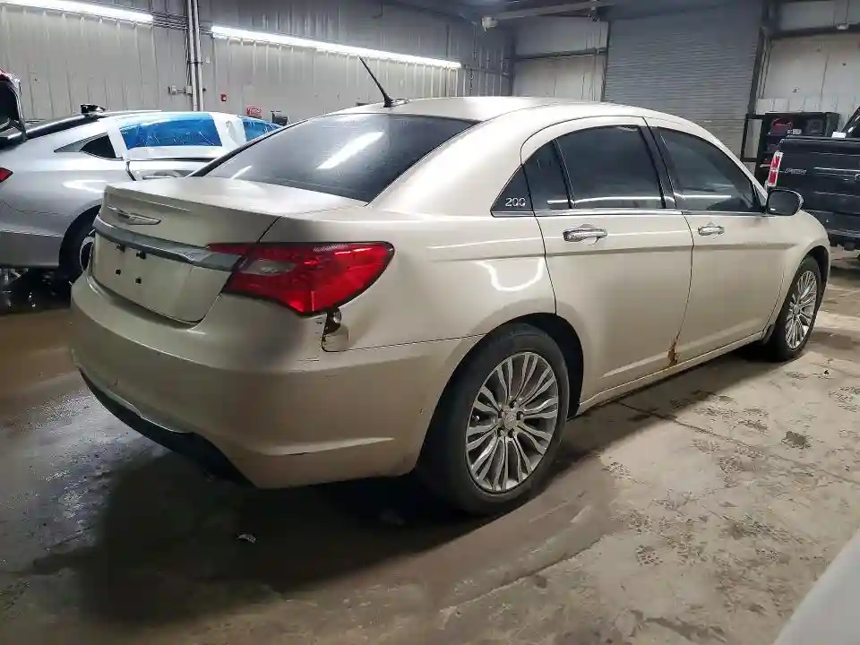 1C3CCBCG8DN618298 2013 CHRYSLER 200-2