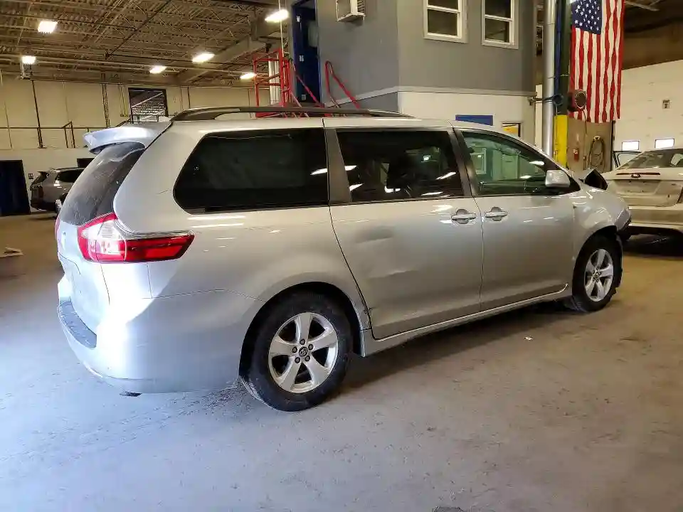 5TDKZ3DC6KS983898 2019 TOYOTA SIENNA-2