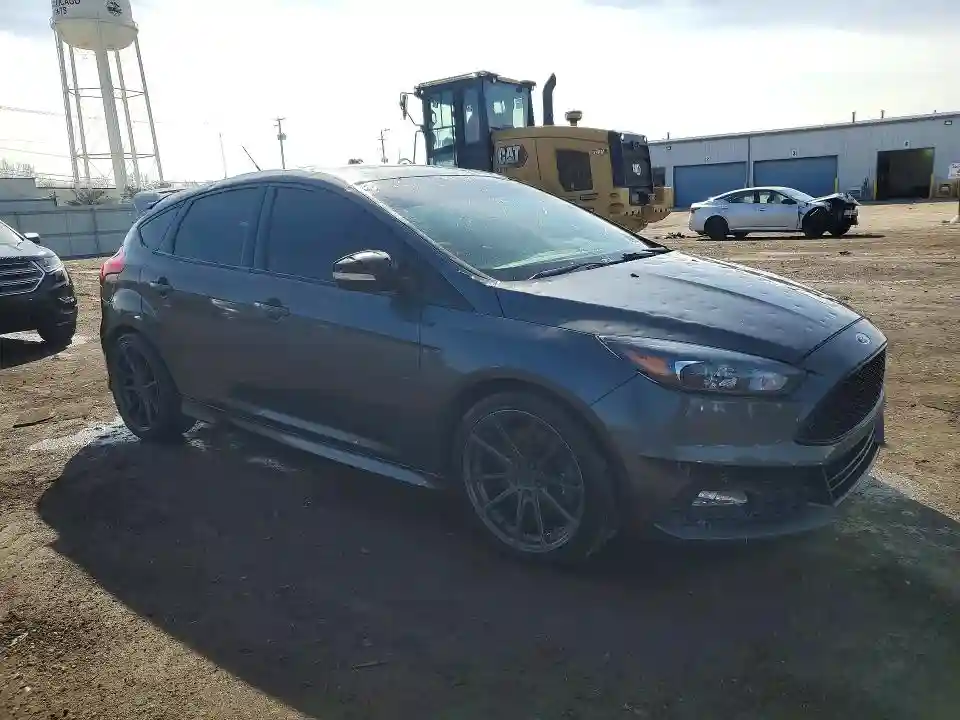 1FADP3L94JL320100 2018 FORD FOCUS-3