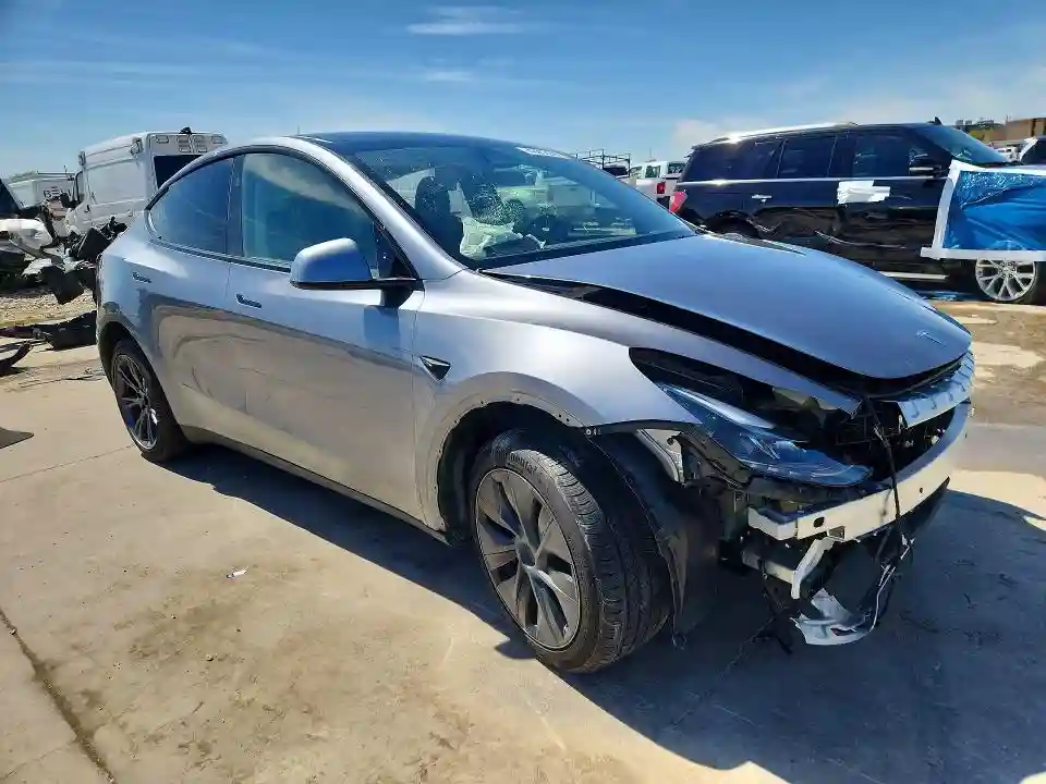 7SAYGDED8SA356220 2025 TESLA MODEL Y-3
