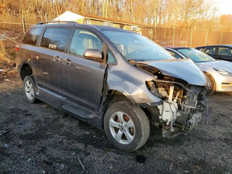 5TDKZ3DC0KS983931 2019 TOYOTA SIENNA-3