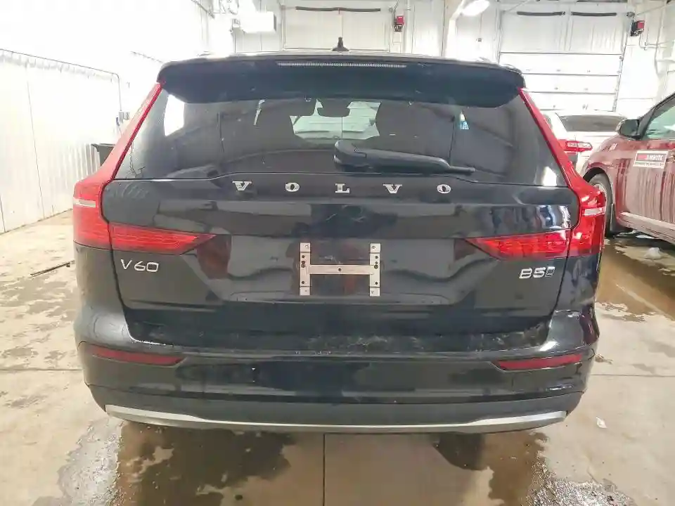 YV4L12WK0S2148992 2025 VOLVO V60-5