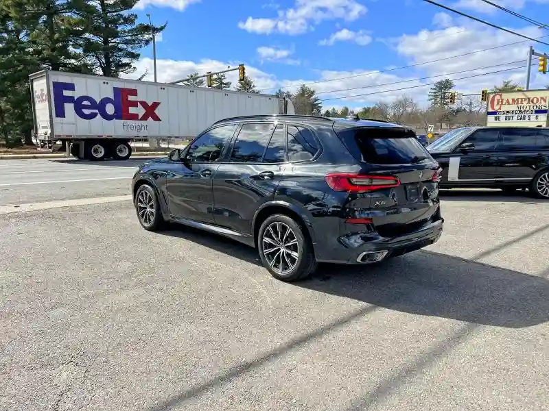 5UXCR6C52KLK80260 2019 BMW X5-2