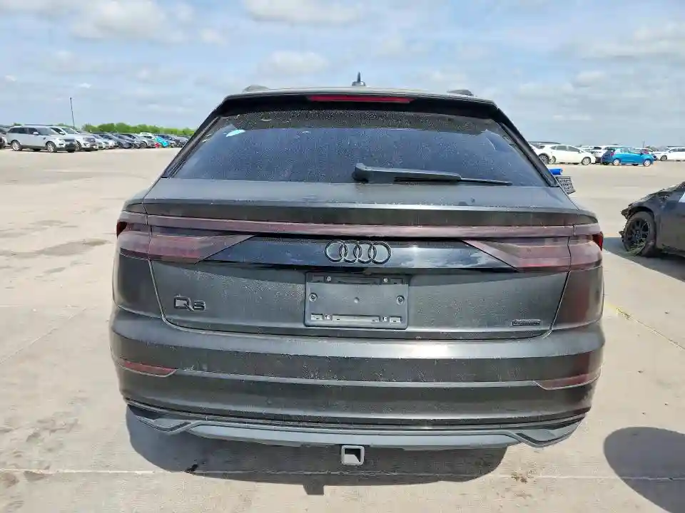 WA1AVAF19KD017493 2019 AUDI Q8-5