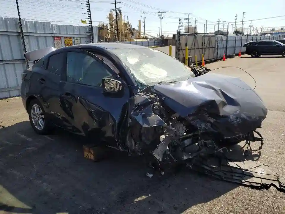3MYDLBYV9JY324268 2018 TOYOTA YARIS-3