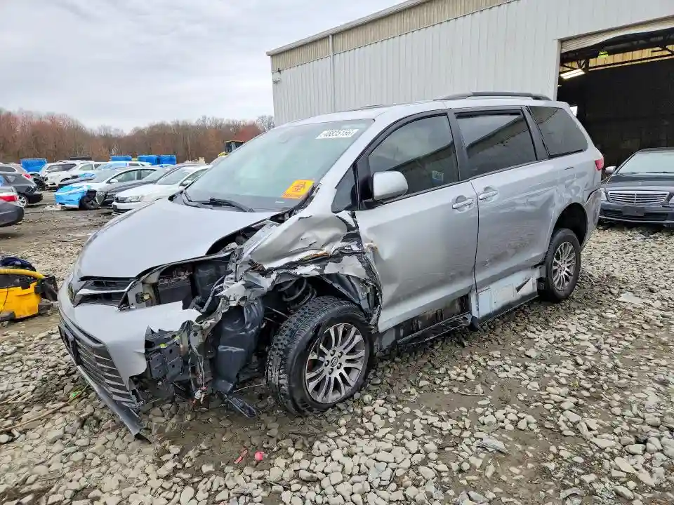 5TDYZ3DC1JS910401 2018 TOYOTA SIENNA-0