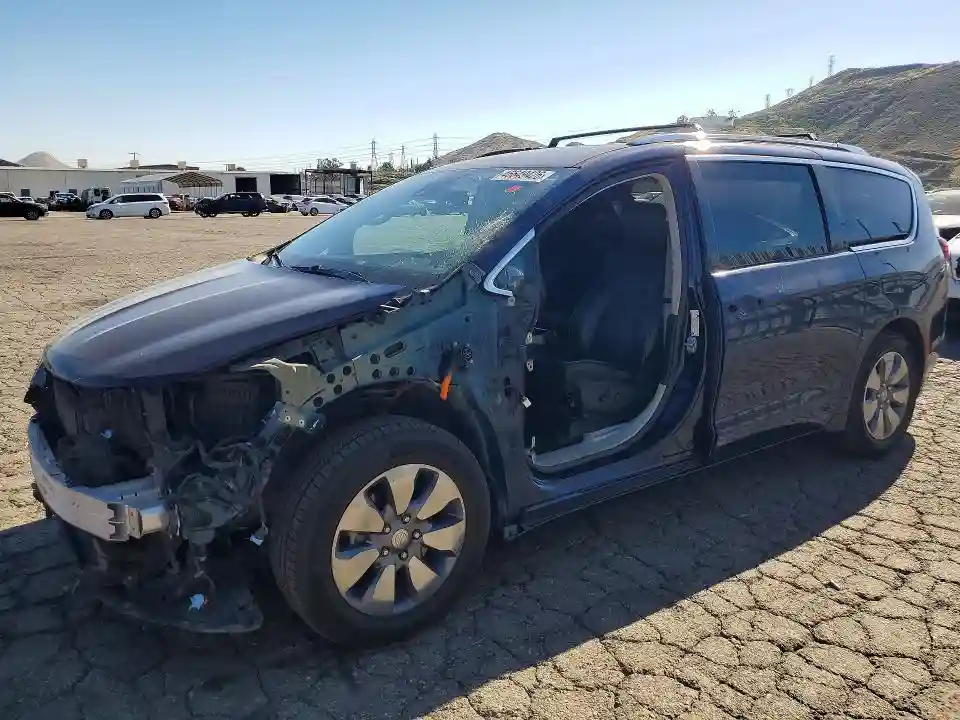 2C4RC1N72JR236599 2018 CHRYSLER PACIFICA-0