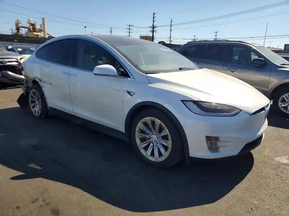 5YJXCAE21HF076779 2017 TESLA MODEL X-3