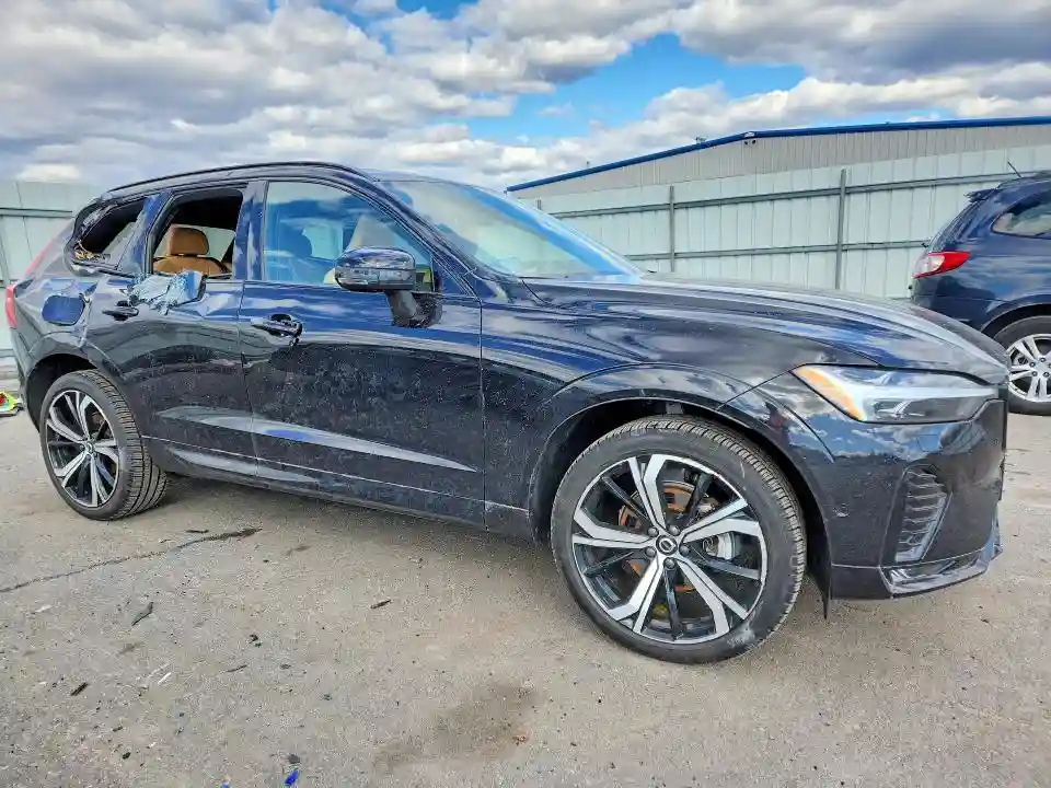 YV4M12RM5S1051312 2025 VOLVO XC60-3