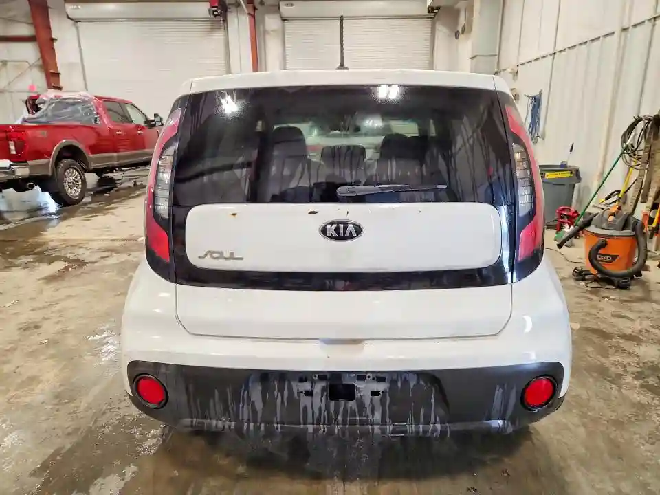 KNDJN2A21J7543559 2018 KIA SOUL-5
