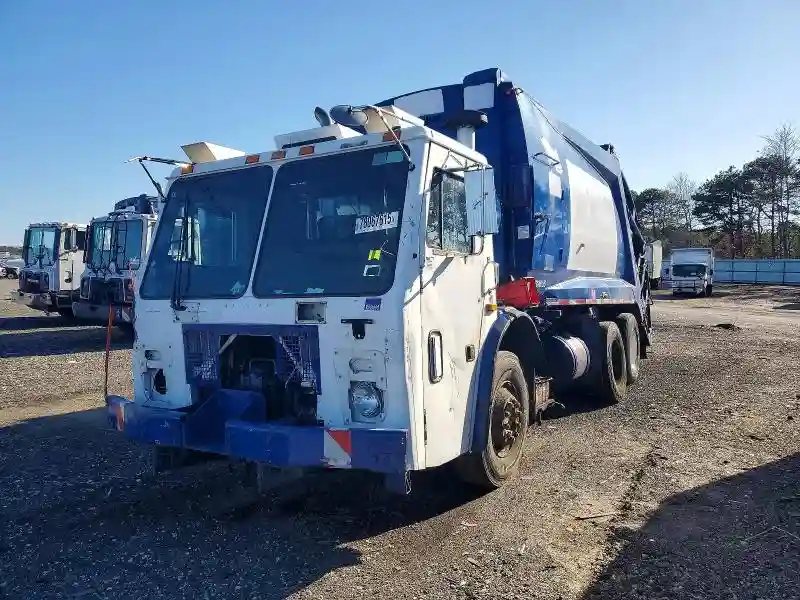 1M2AU02C6AM003586 2010 MACK ALL MODELS-1