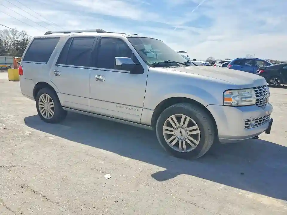 5LMJJ2H5XDEL08842 2013 LINCOLN TOWNHOUSE NAVIGATOR-3