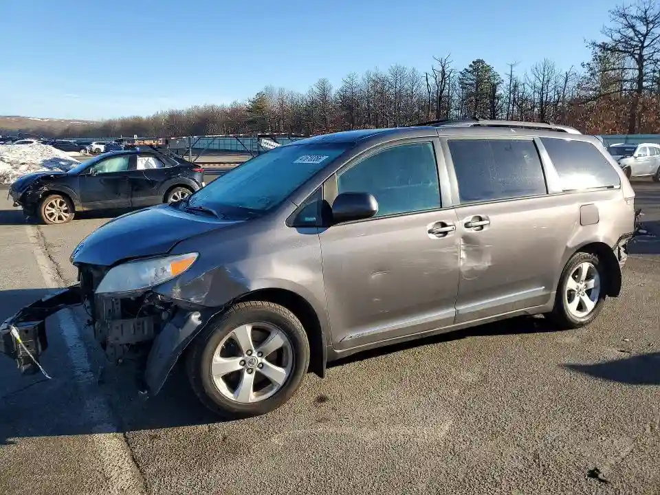 5TDKZ3DC1HS808029 2017 TOYOTA SIENNA-0