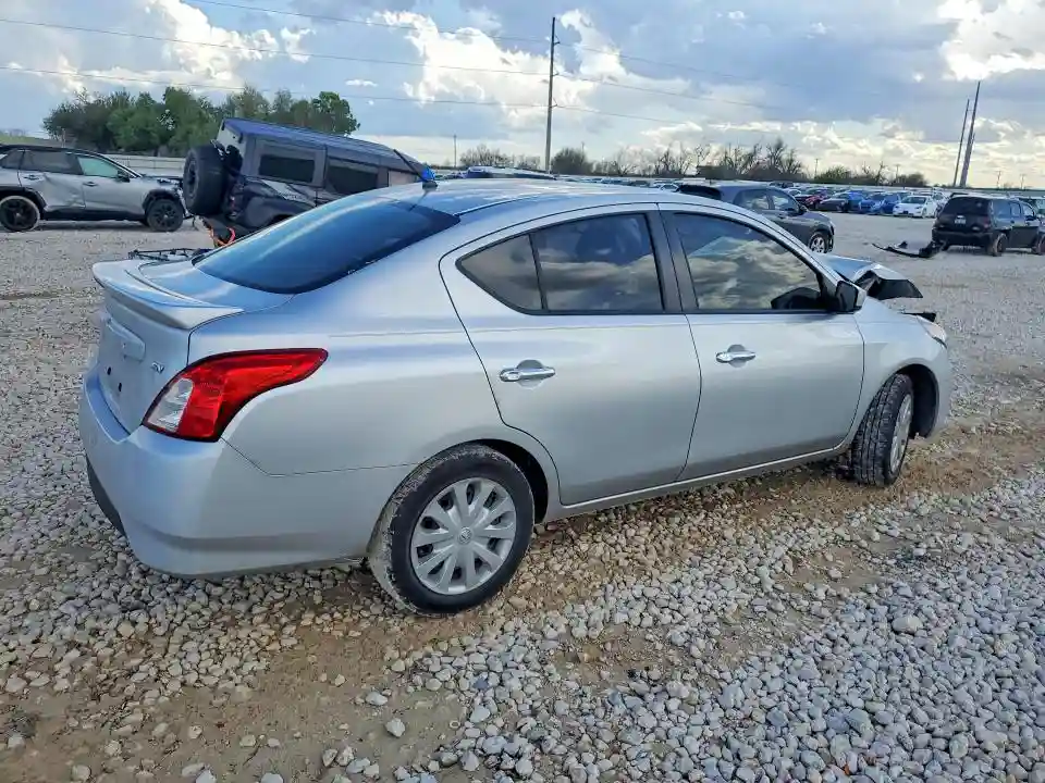 3N1CN7APXJK443255 2018 NISSAN VERSA-2