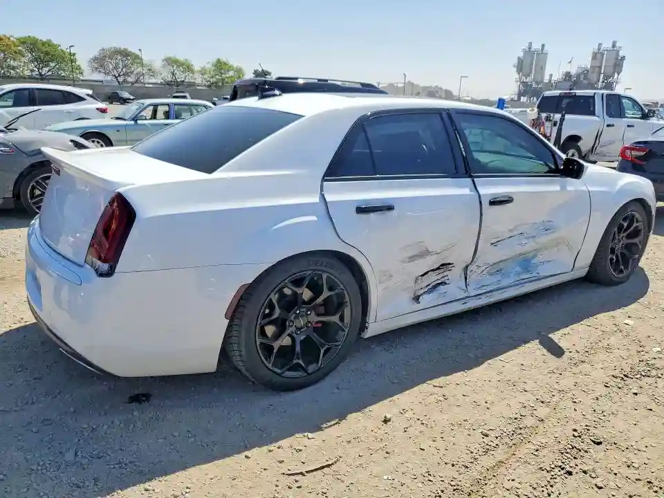 2C3CCABG1HH577961 2017 CHRYSLER 300-2