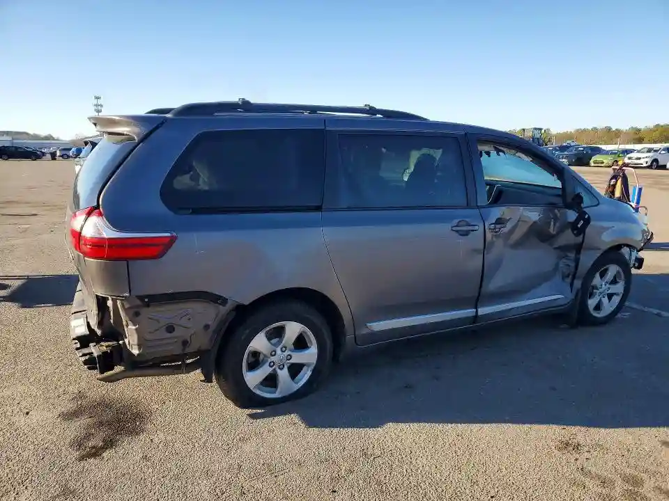 5TDKZ3DC1HS808029 2017 TOYOTA SIENNA-2