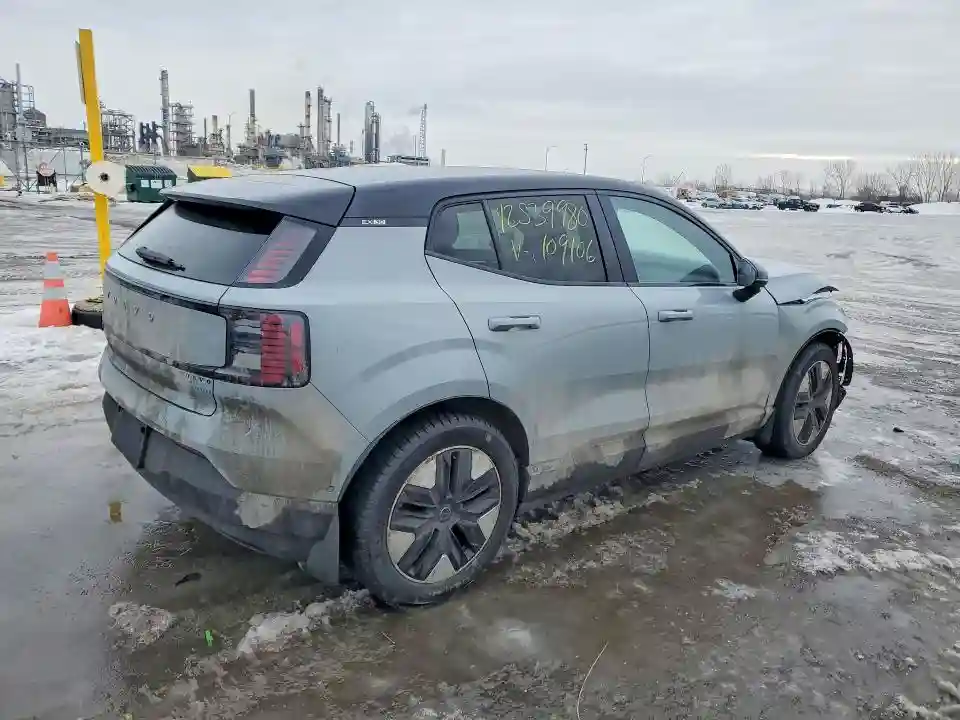 YV4EK3ZL7SS109106 2025 VOLVO EX30 ULTRA-2